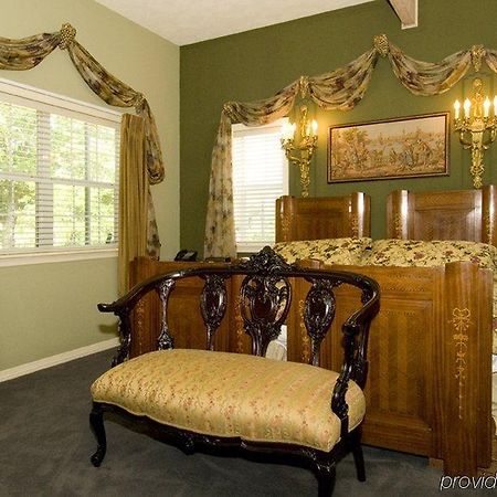 Messina Hof Winery And Resort (Adults Only) Bryan Room photo